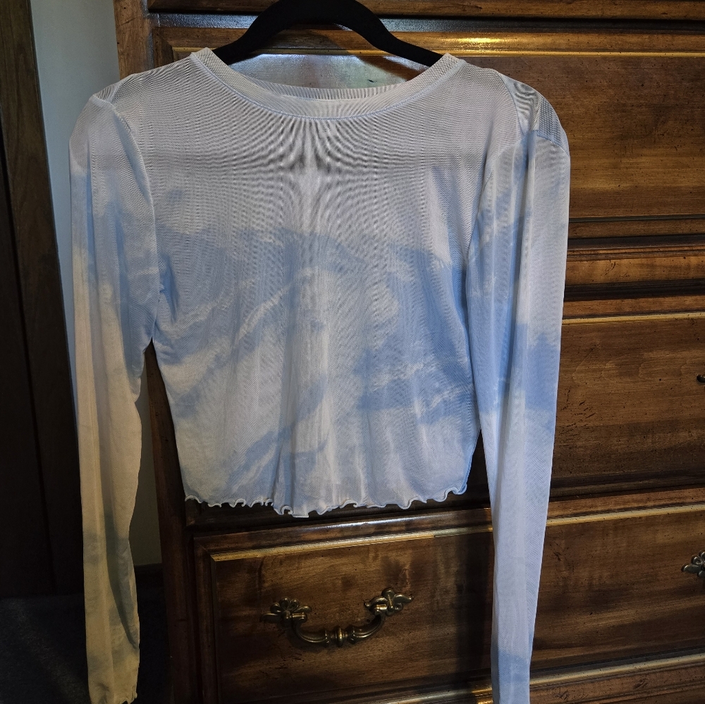 White and blue cloud mesh top